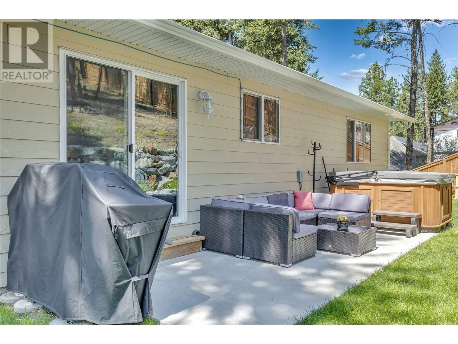 KELOWNA, British Columbia, V1Z 3W6, CA, 5 Bedrooms Bedrooms, ,3 BathroomsBathrooms,Residential,For Sale,1838987