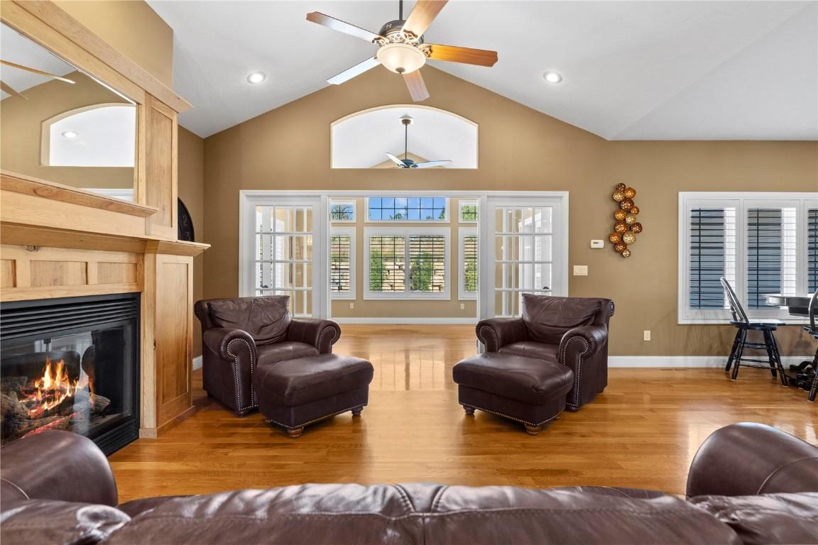 Vinton, Iowa, 52349, United States, 5 Bedrooms Bedrooms, ,3 BathroomsBathrooms,Residential,For Sale,1979270