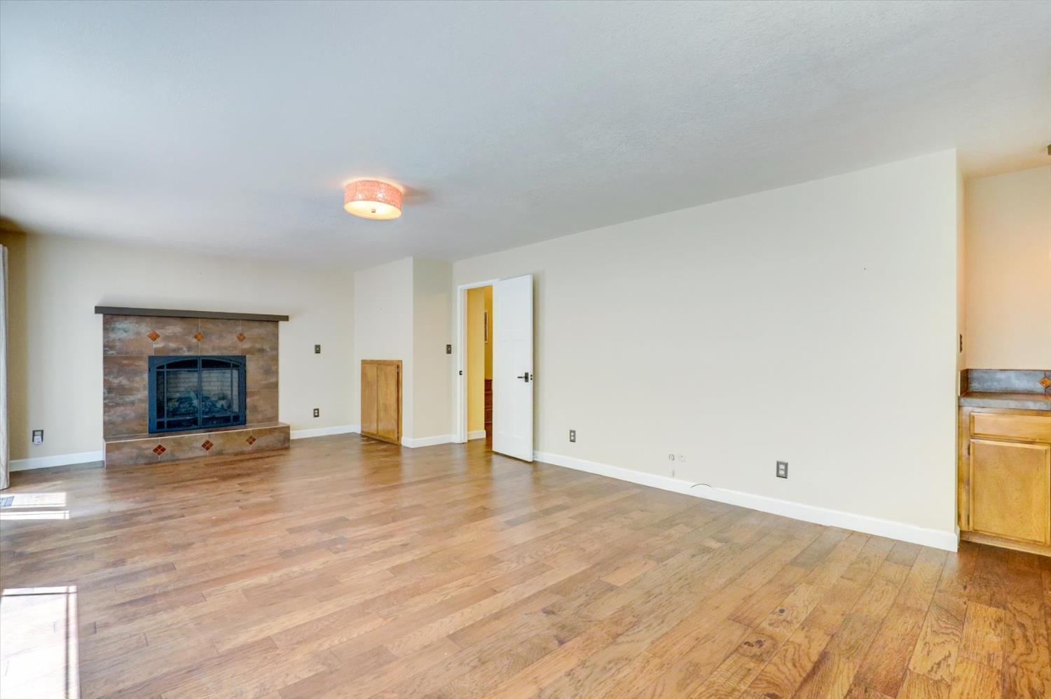 Nevada City, California, 95959, United States, 4 Bedrooms Bedrooms, ,4 BathroomsBathrooms,Residential,For Sale,1921585