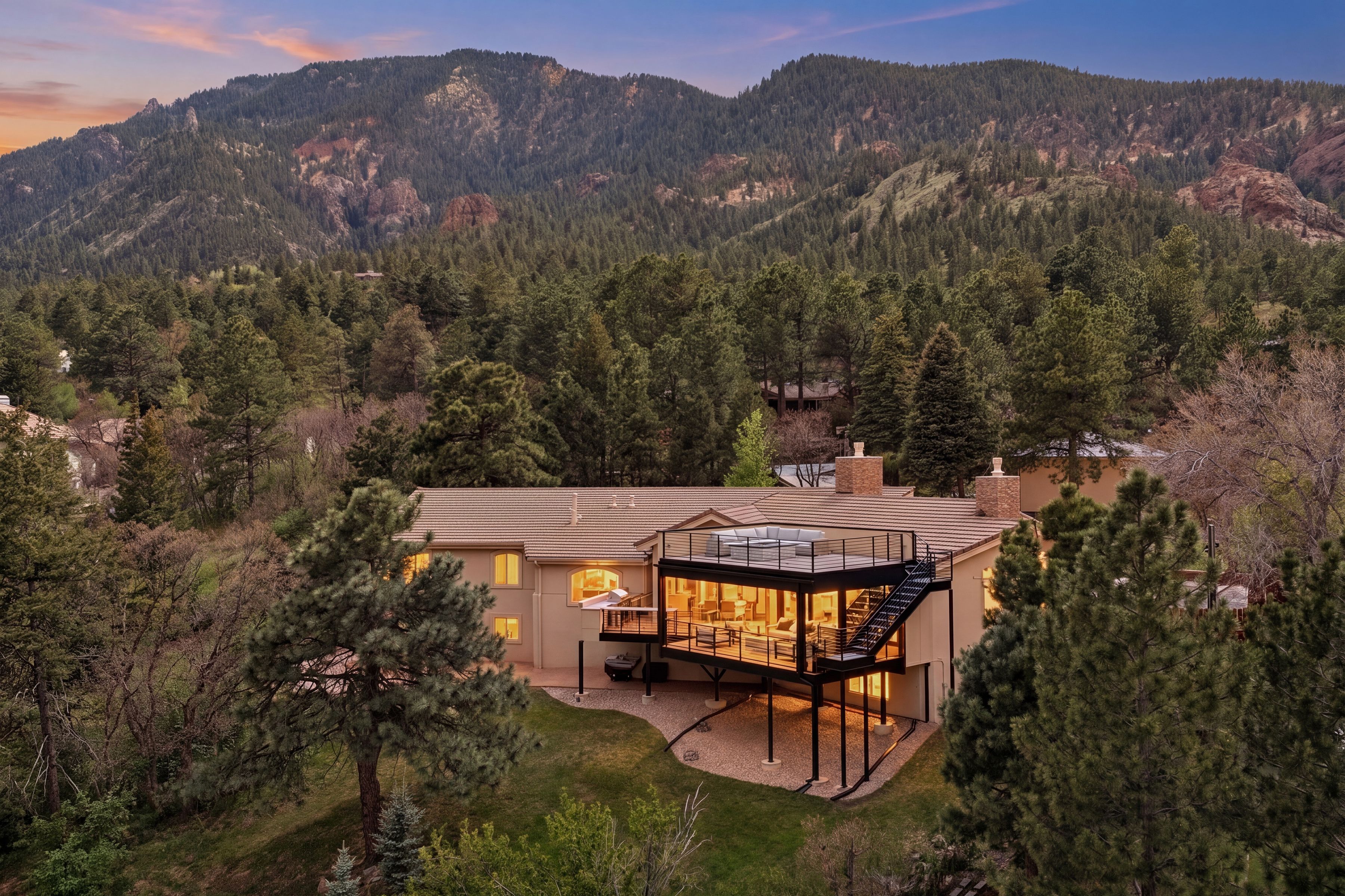  Broadmoor Heights Luxury with Iconic Views - 物件實景