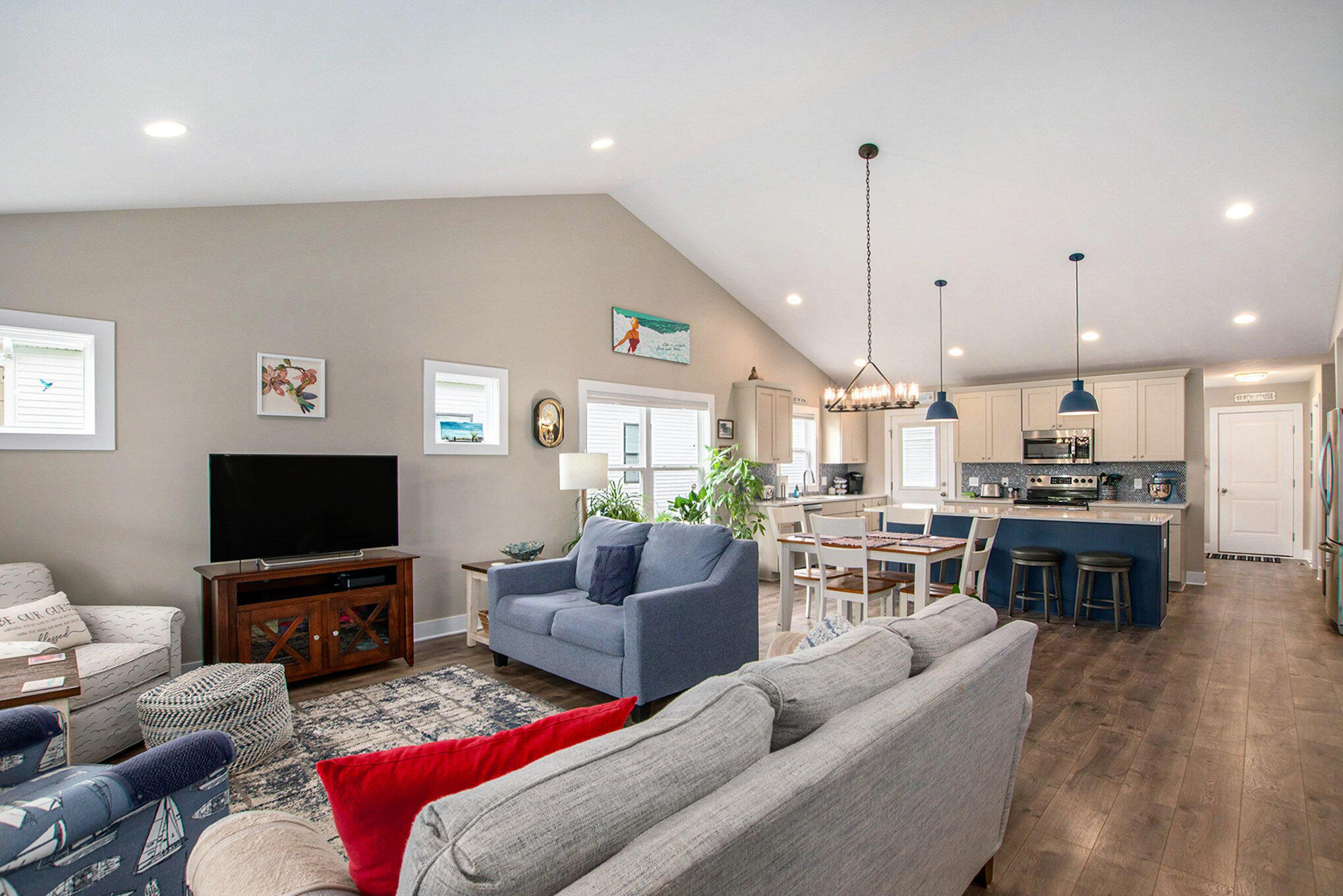 South Haven, Michigan, 49090, United States, 4 Bedrooms Bedrooms, ,3 BathroomsBathrooms,Residential,For Sale,1863775