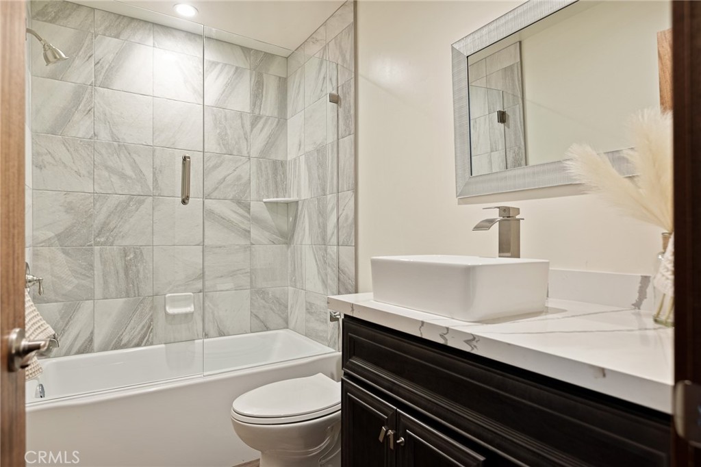 Lake Arrowhead, California, 92352, United States, 4 Bedrooms Bedrooms, ,5 BathroomsBathrooms,Residential,For Sale,1989465