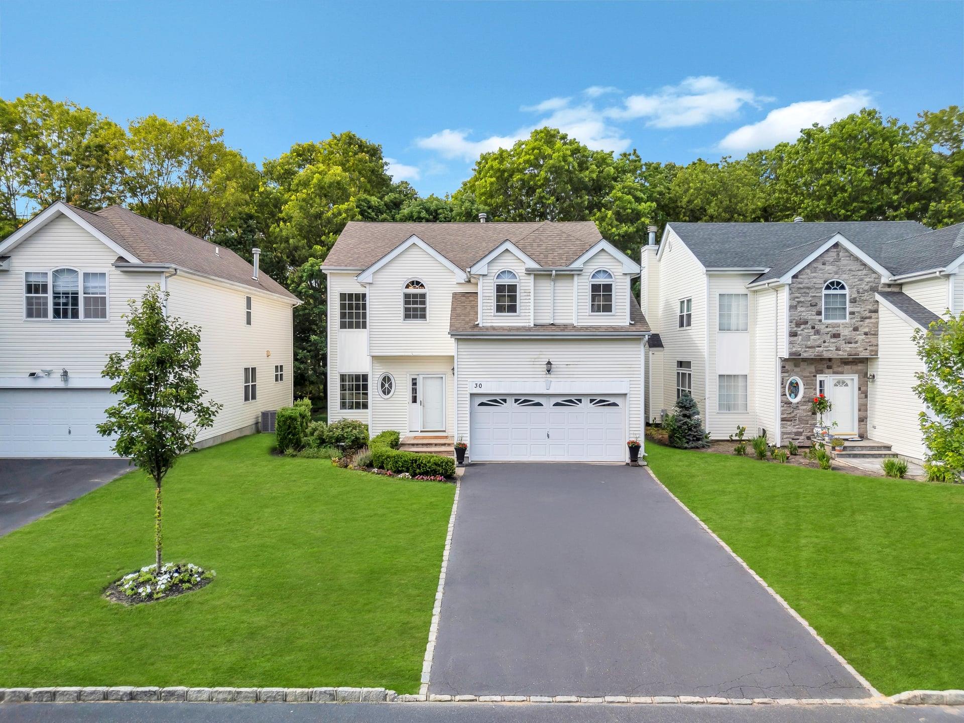 South Setauket, New York, 11720, United States, 3 Bedrooms Bedrooms, ,3 BathroomsBathrooms,Residential,For Sale,1892915