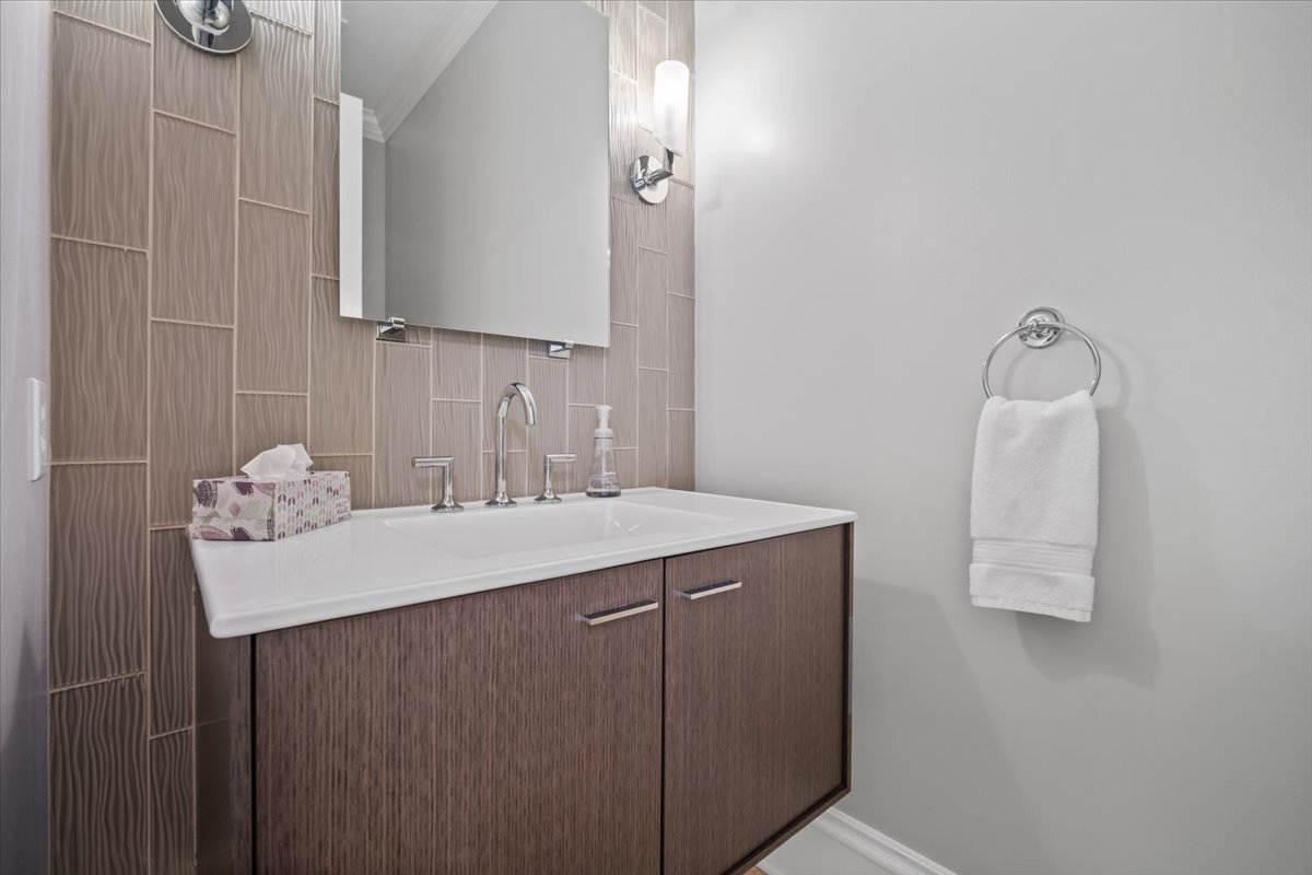 Bloomington, Illinois, 61704, United States, 4 Bedrooms Bedrooms, ,7 BathroomsBathrooms,Residential,For Sale,1941288