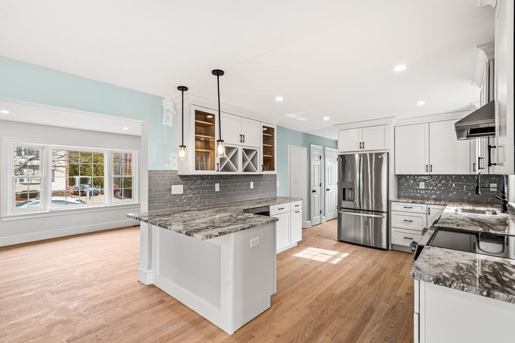 Boston, Massachusetts, 02132, United States, 3 Bedrooms Bedrooms, ,2 BathroomsBathrooms,Residential,For Sale,1898470