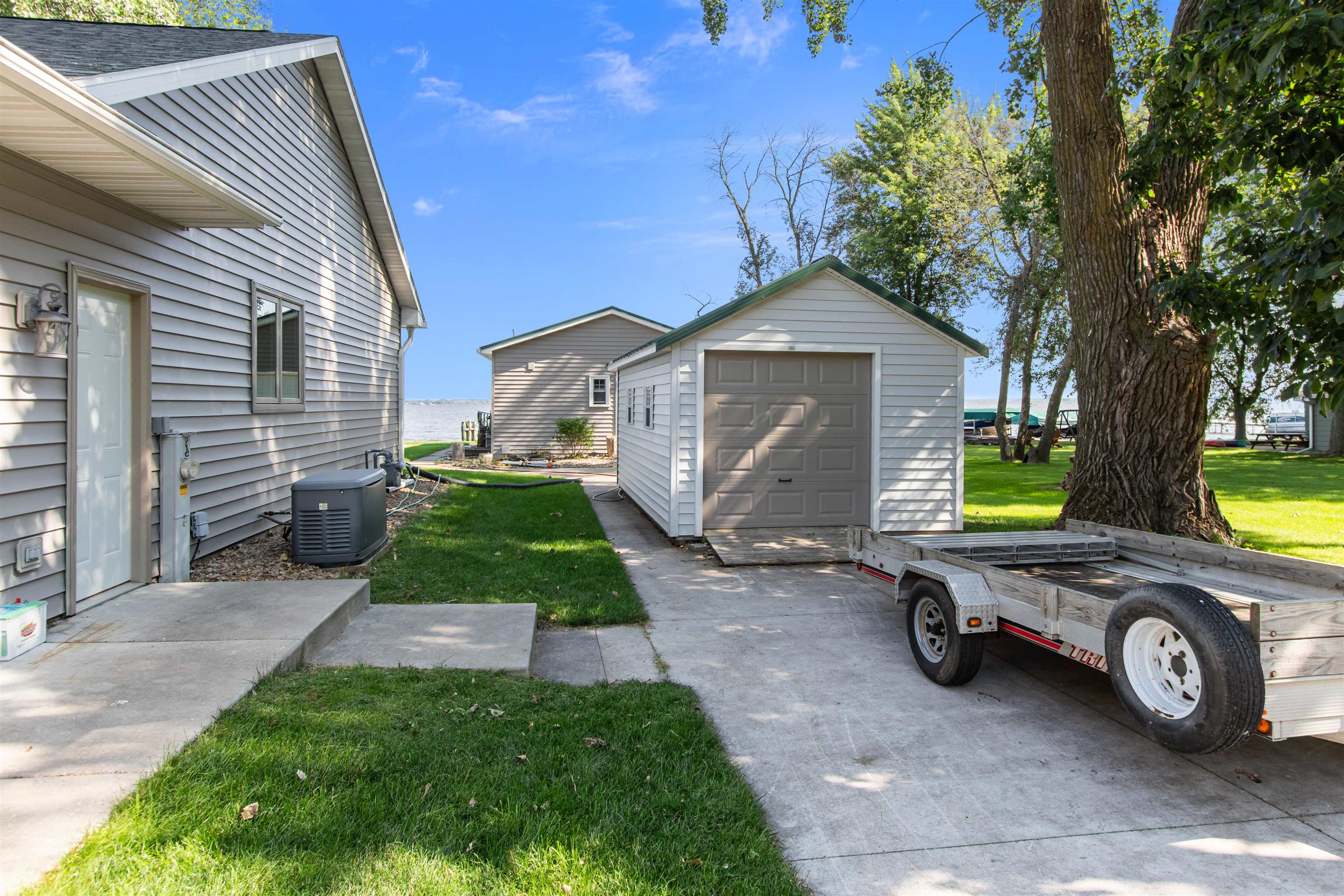 WINNECONNE, Wisconsin, 54986, United States, 2 Bedrooms Bedrooms, ,2 BathroomsBathrooms,Residential,For Sale,1926220