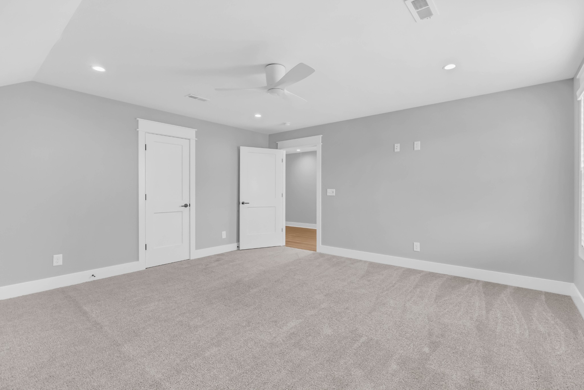 Clarksville, Tennessee, 37043, United States, 3 Bedrooms Bedrooms, ,3 BathroomsBathrooms,Residential,For Sale,2048217