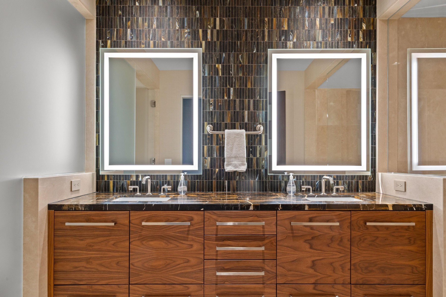  6587 N Palmeraie Boulevard  Paradise Valley, AZ - 物件實景