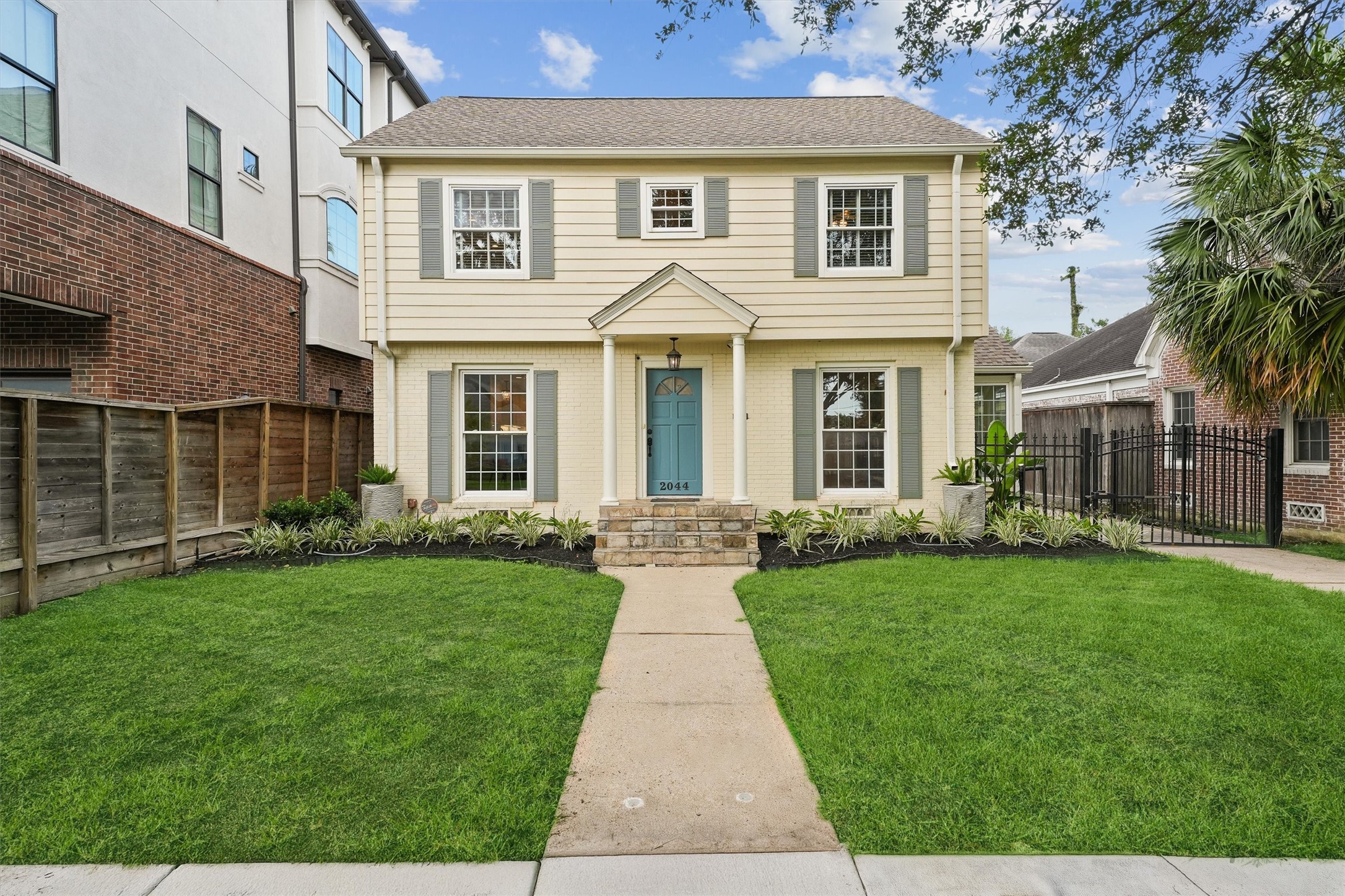 Houston, Texas, 77098, United States, 4 Bedrooms Bedrooms, ,3 BathroomsBathrooms,Residential,For Sale,1849848