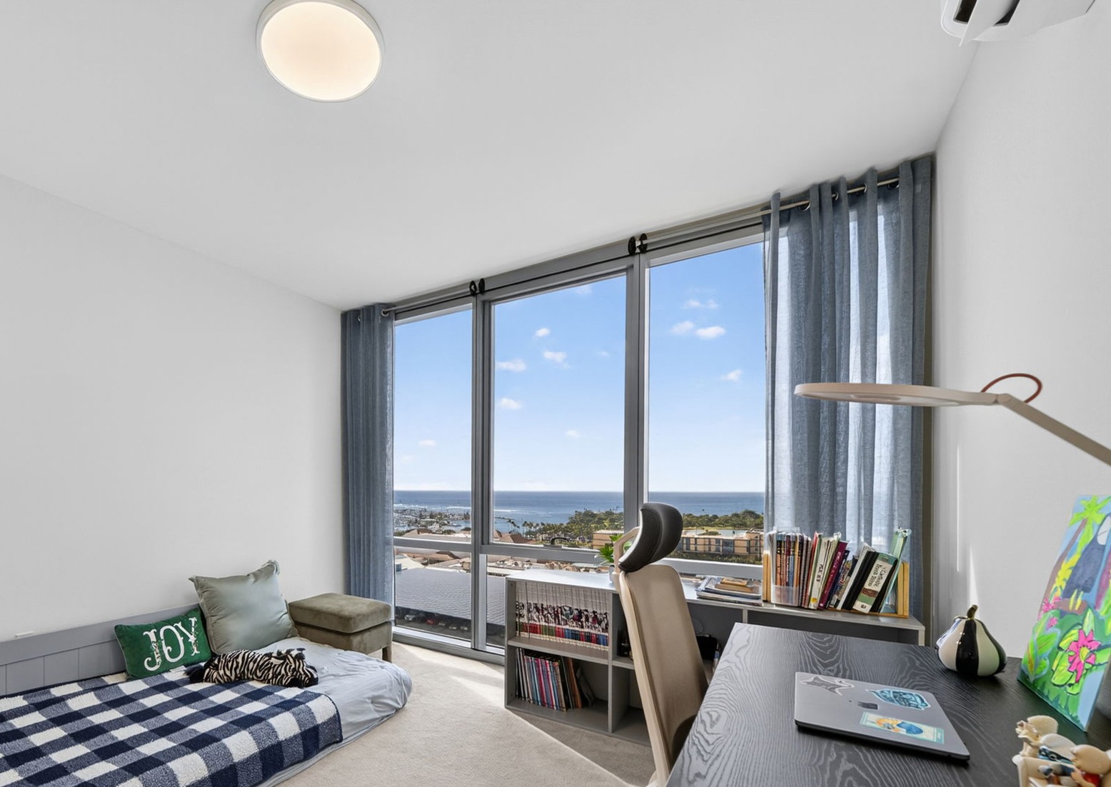 Honolulu, Hawaii, 96814, United States, 2 Bedrooms Bedrooms, ,2 BathroomsBathrooms,Residential,For Sale,1990475