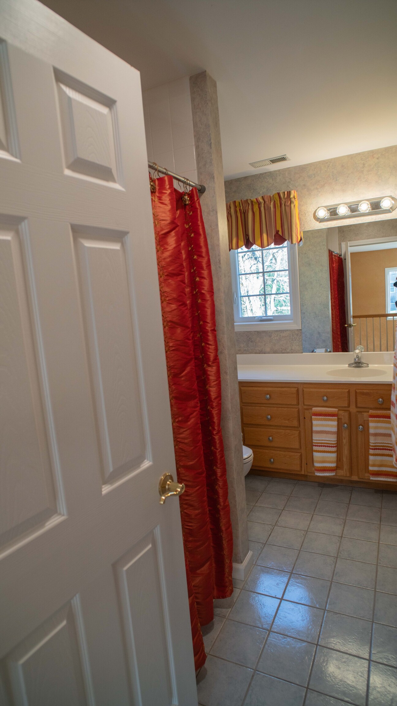 Tolland, Connecticut, 06084, United States, 4 Bedrooms Bedrooms, ,3 BathroomsBathrooms,Residential,For Sale,1989613