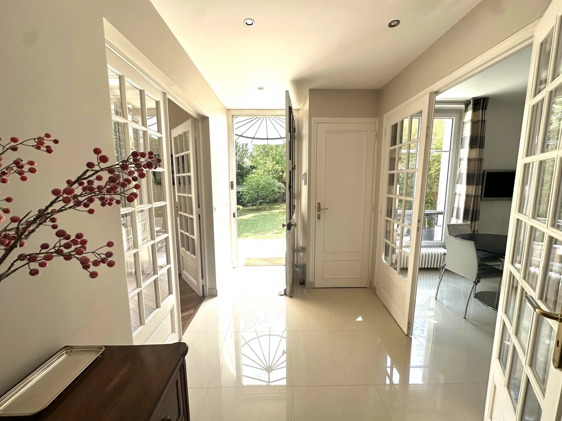 Le Vésinet, Île-de-France, 78110, FR, 6 Bedrooms Bedrooms, ,5 BathroomsBathrooms,Residential,For Sale,1994662