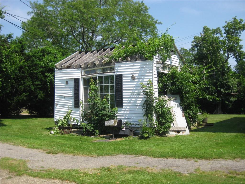 Middletown, Rhode Island, 02842, United States, 4 Bedrooms Bedrooms, ,2 BathroomsBathrooms,Residential,For Sale,1984430