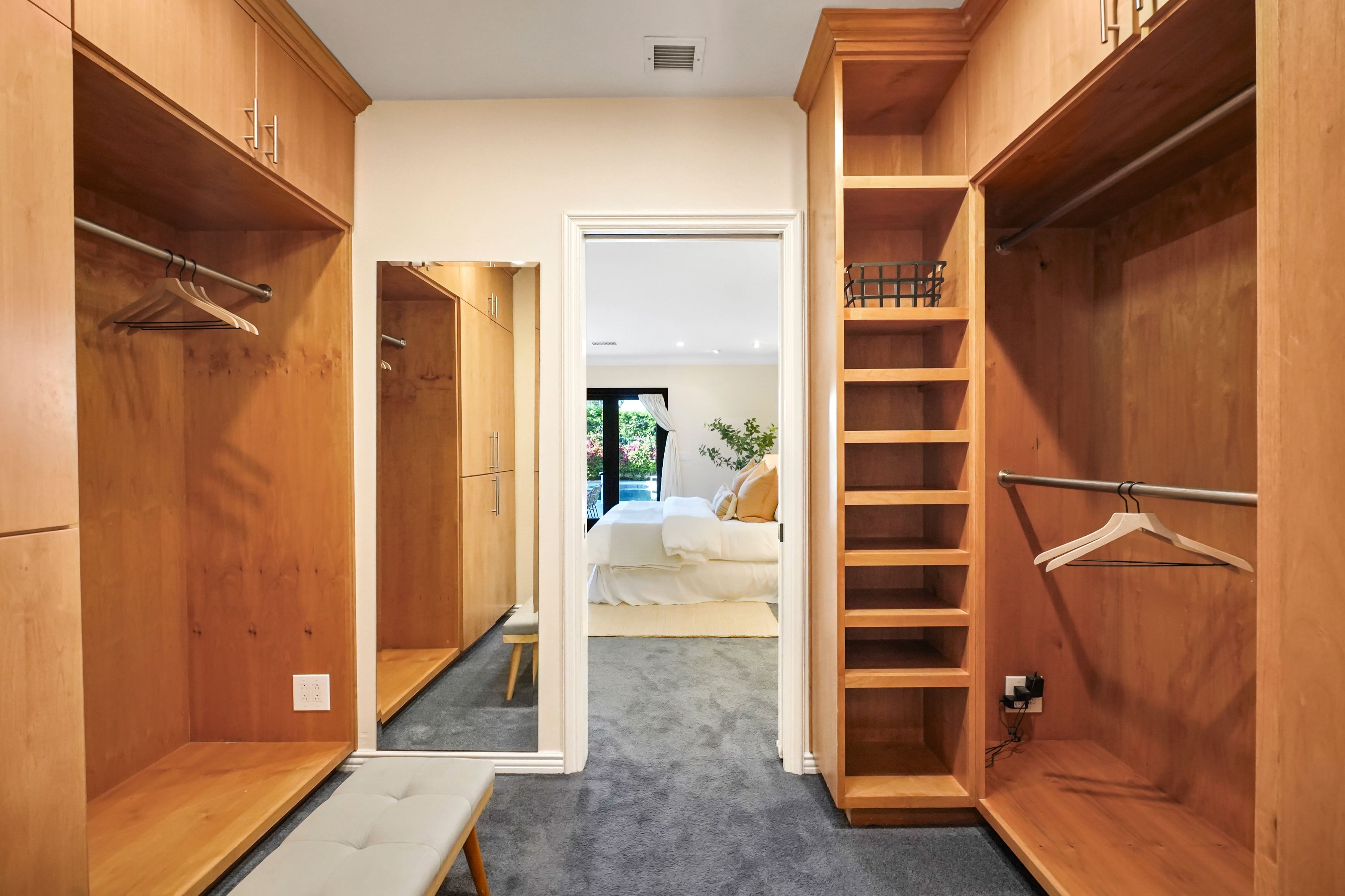  11593 Kling Street - 物件實景