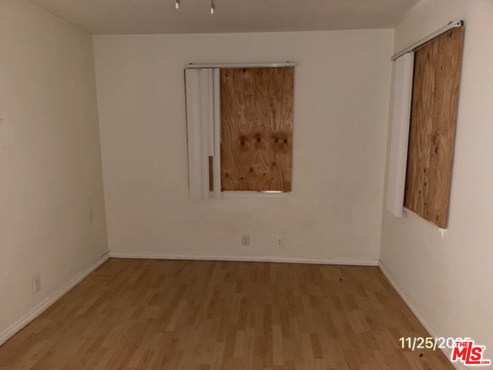 Los Angeles, California, 90019, United States, 6 Bedrooms Bedrooms, ,Residential,For Sale,1999080