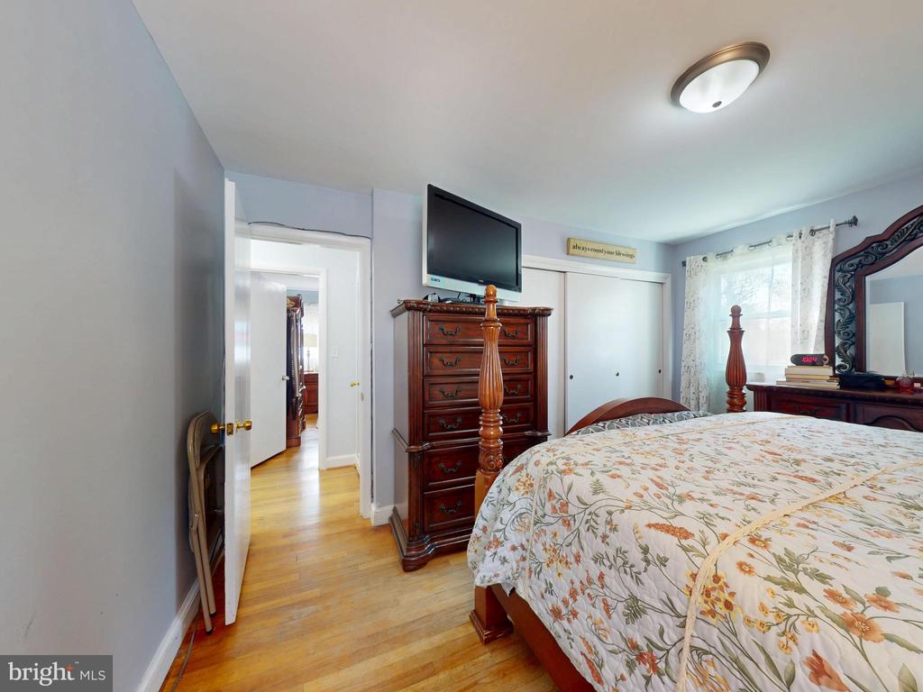 Silver Spring, Maryland, 20902, United States, 3 Bedrooms Bedrooms, ,3 BathroomsBathrooms,Residential,For Sale,1931688
