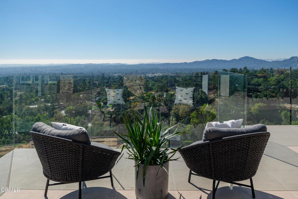 Altadena, California, 91001, United States, 5 Bedrooms Bedrooms, ,6 BathroomsBathrooms,Residential,For Sale,1989048