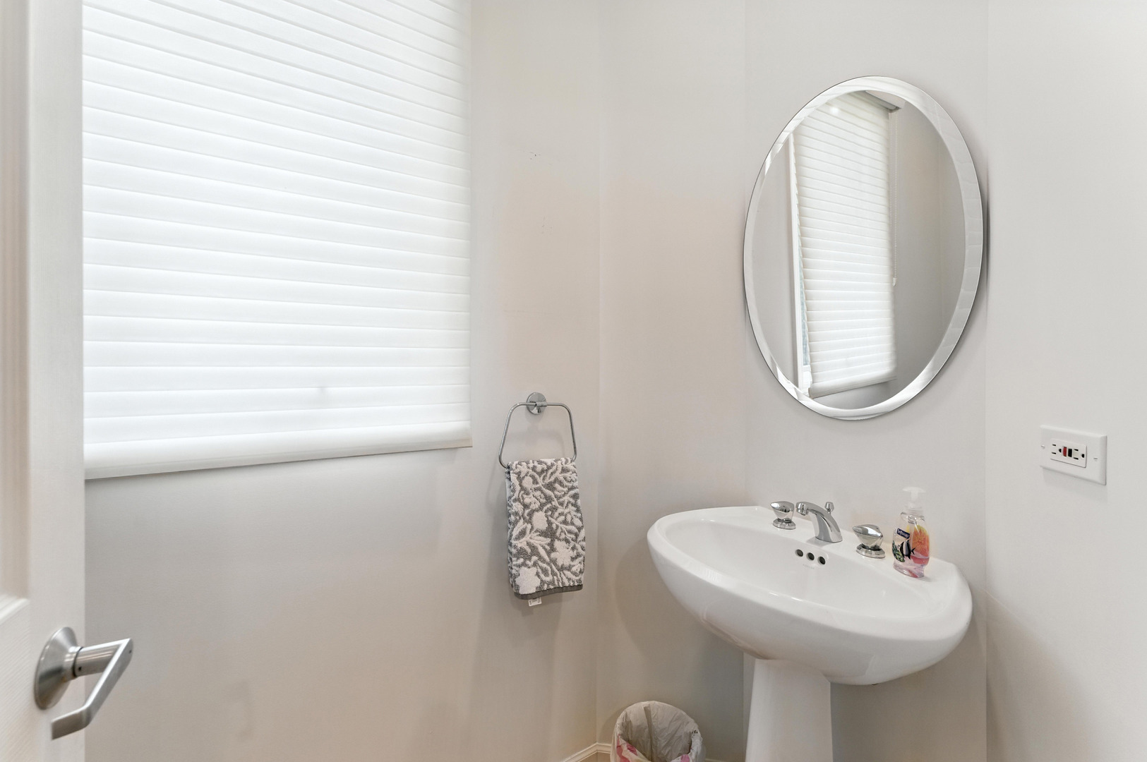 Highland Park, Illinois, 60035, United States, 4 Bedrooms Bedrooms, ,3 BathroomsBathrooms,Residential,For Sale,1912097
