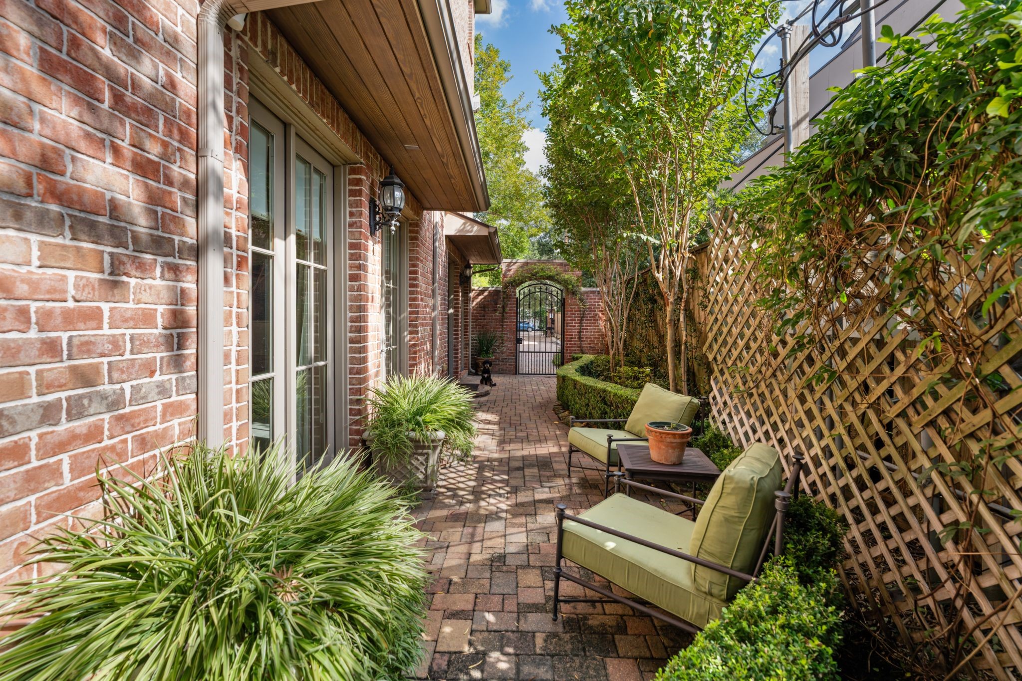  1010 Nantucket Drive F - 物件實景