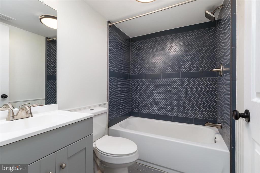 Winchester, Virginia, 22602, United States, 5 Bedrooms Bedrooms, ,5 BathroomsBathrooms,Residential,For Sale,2005998