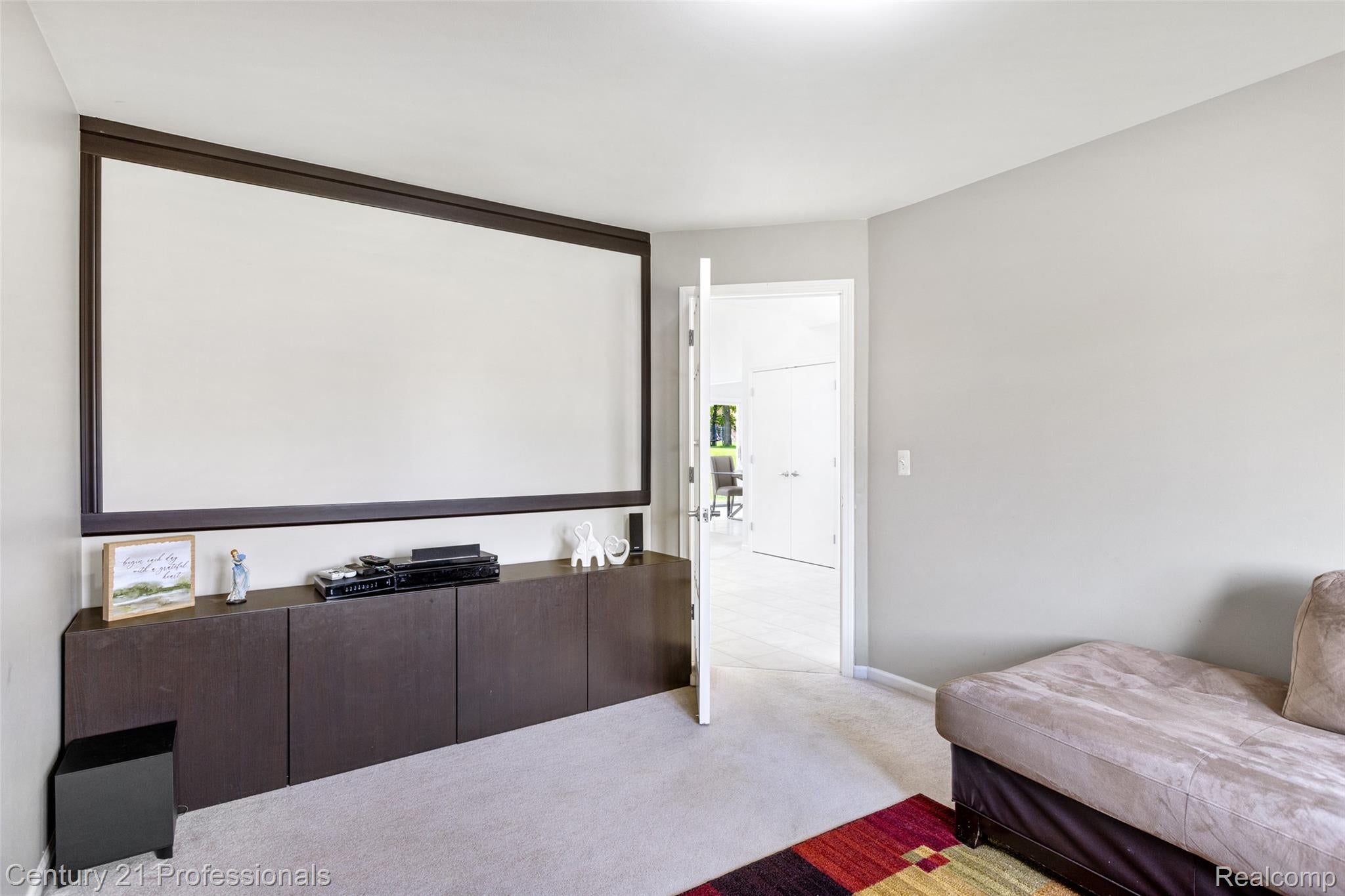 LakeOrion, Michigan, 48359, United States, 4 Bedrooms Bedrooms, ,3 BathroomsBathrooms,Residential,For Sale,1973715