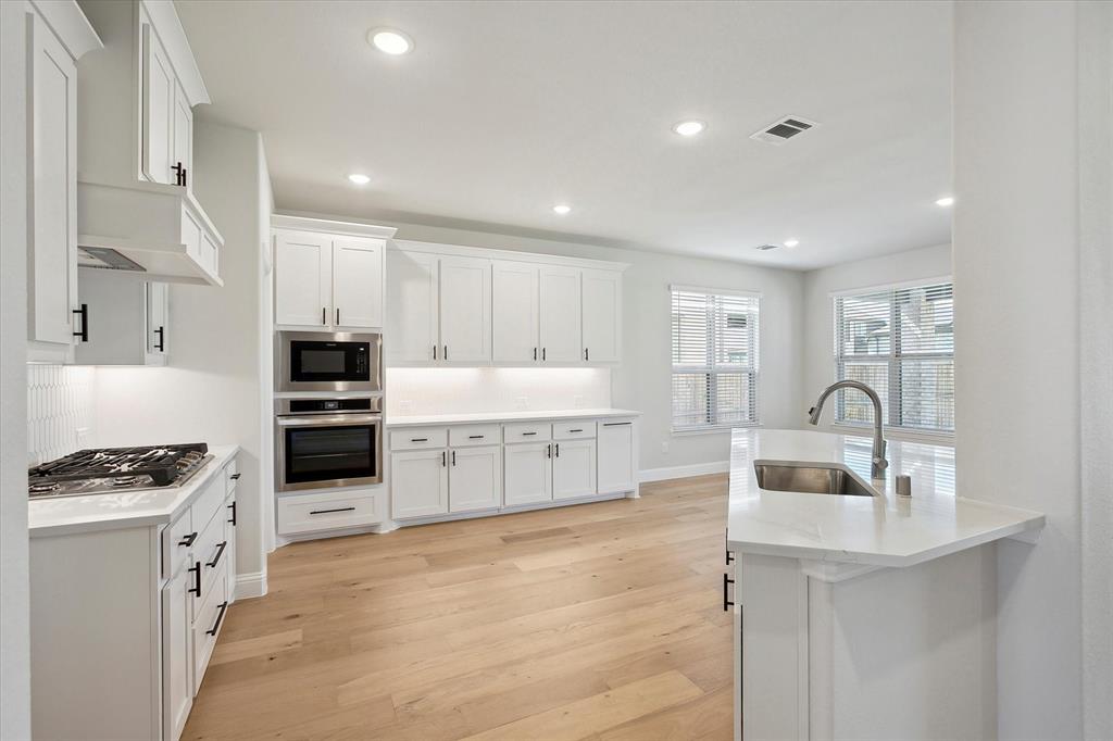 Aubrey, Texas, 76227, United States, 4 Bedrooms Bedrooms, ,3 BathroomsBathrooms,Residential,For Sale,1928697