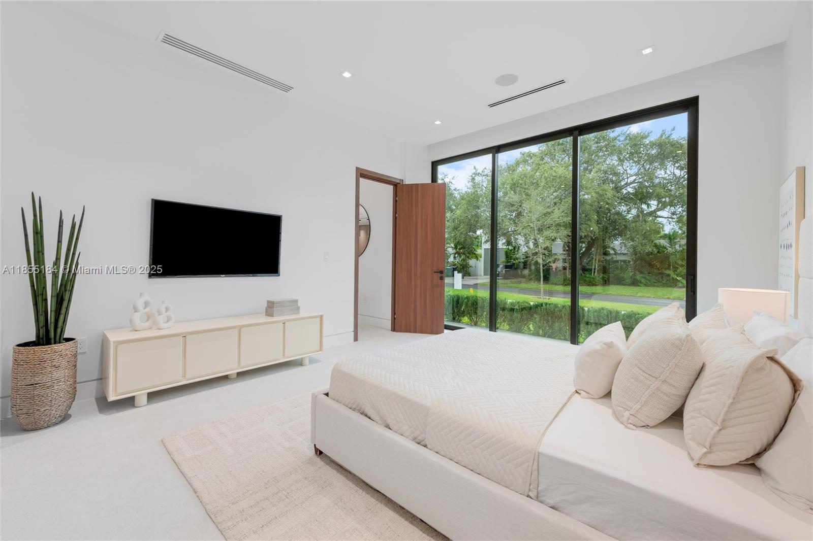 Miami, Florida, 33134, United States, 5 Bedrooms Bedrooms, ,6 BathroomsBathrooms,Residential,For Sale,1934506