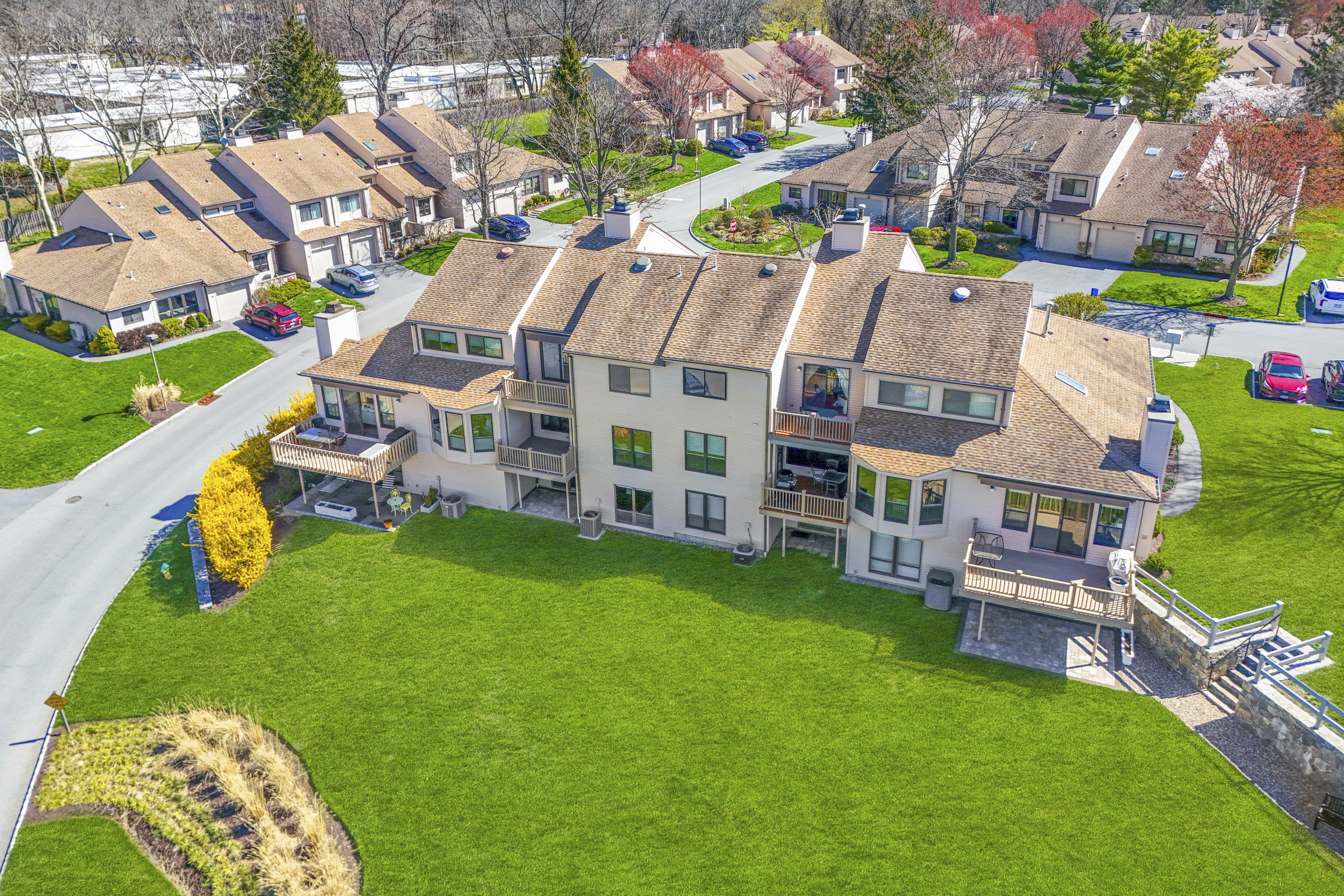  Water Views in Hudson Watch - 物件實景