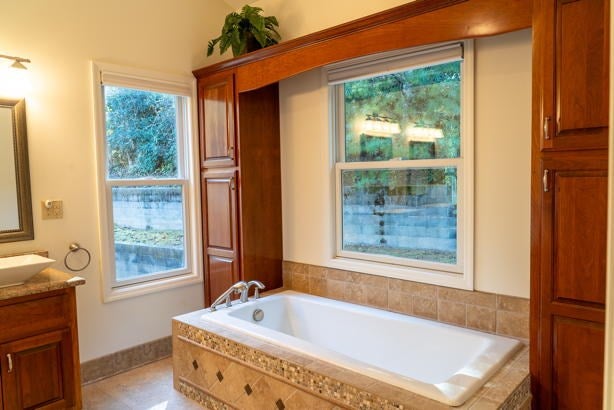 Murphy, North Carolina, 28906, United States, 4 Bedrooms Bedrooms, ,4 BathroomsBathrooms,Residential,For Sale,1989693