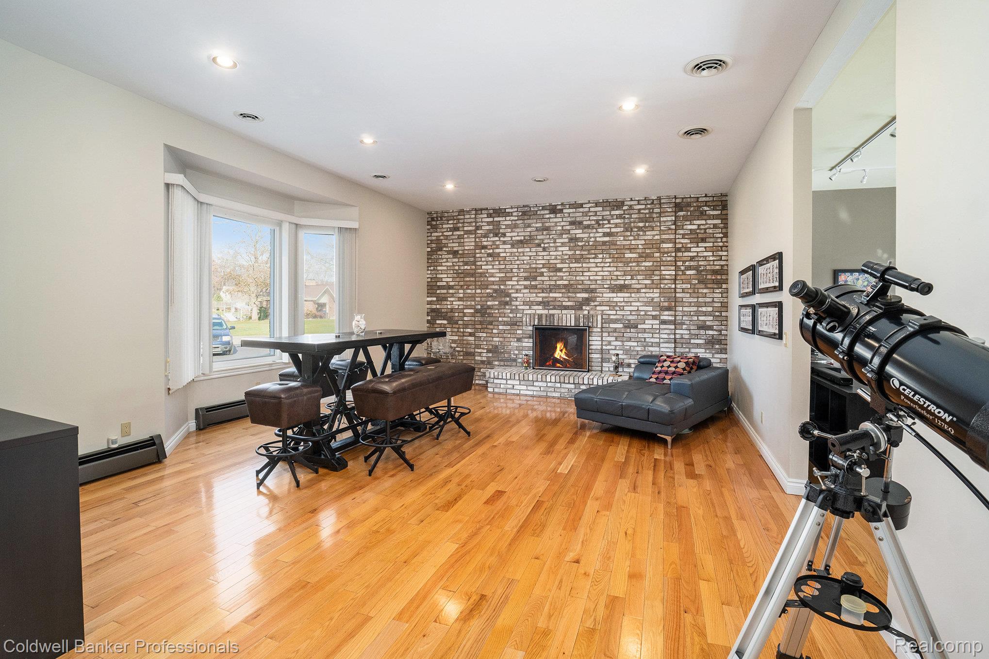 Highland, Michigan, 48356, United States, 4 Bedrooms Bedrooms, ,4 BathroomsBathrooms,Residential,For Sale,1994740