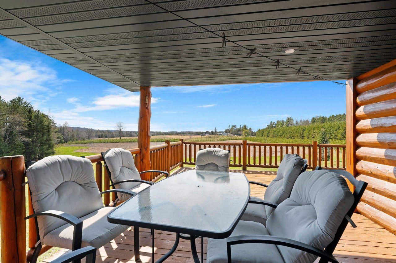 CRIVITZ, Wisconsin, 54129, United States, 4 Bedrooms Bedrooms, ,3 BathroomsBathrooms,Residential,For Sale,1792767