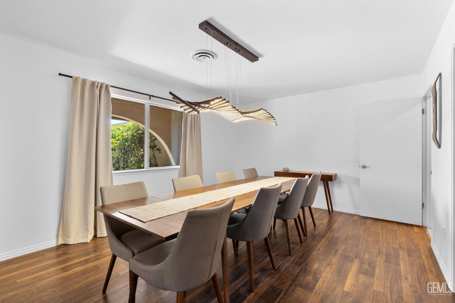 Bakersfield, California, 93301, United States, 3 Bedrooms Bedrooms, ,3 BathroomsBathrooms,Residential,For Sale,1998279