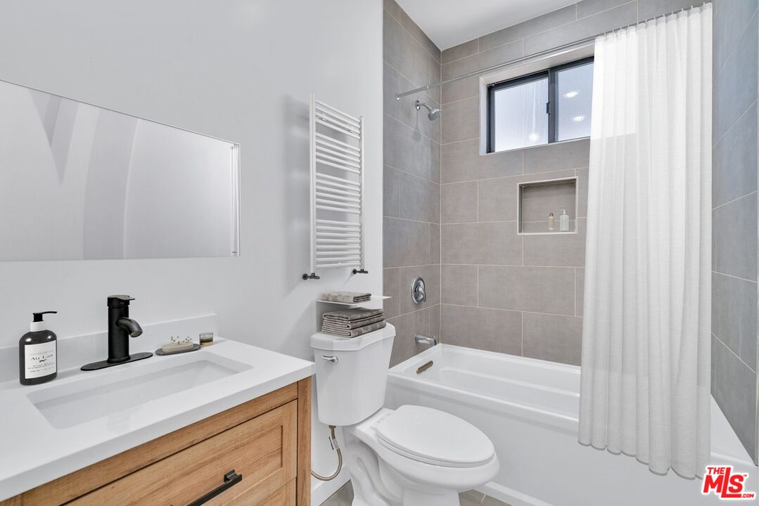North Hollywood, California, 91601, United States, 11 Bedrooms Bedrooms, ,Residential,For Sale,1837377