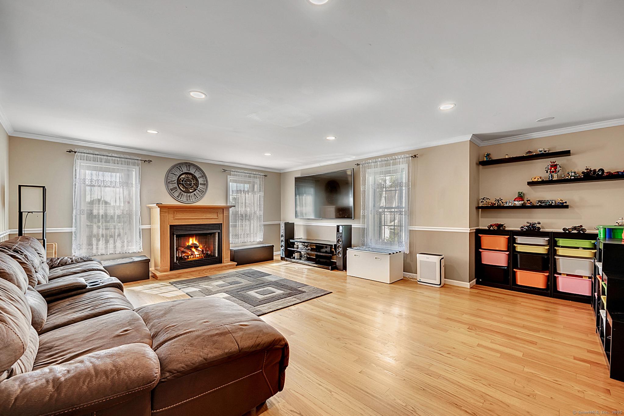 Naugatuck, Connecticut, 06770, United States, 4 Bedrooms Bedrooms, ,3 BathroomsBathrooms,Residential,For Sale,1937720