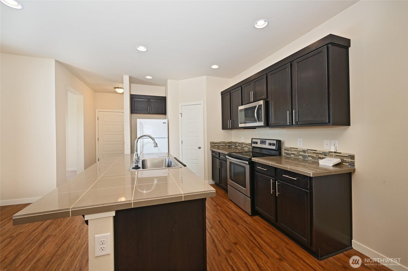 AUBURN, Washington, 98092, United States, 4 Bedrooms Bedrooms, ,3 BathroomsBathrooms,Residential,For Sale,1954954