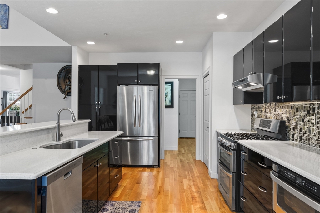 Westford, Massachusetts, 01886, United States, 3 Bedrooms Bedrooms, ,4 BathroomsBathrooms,Residential,For Sale,1923619