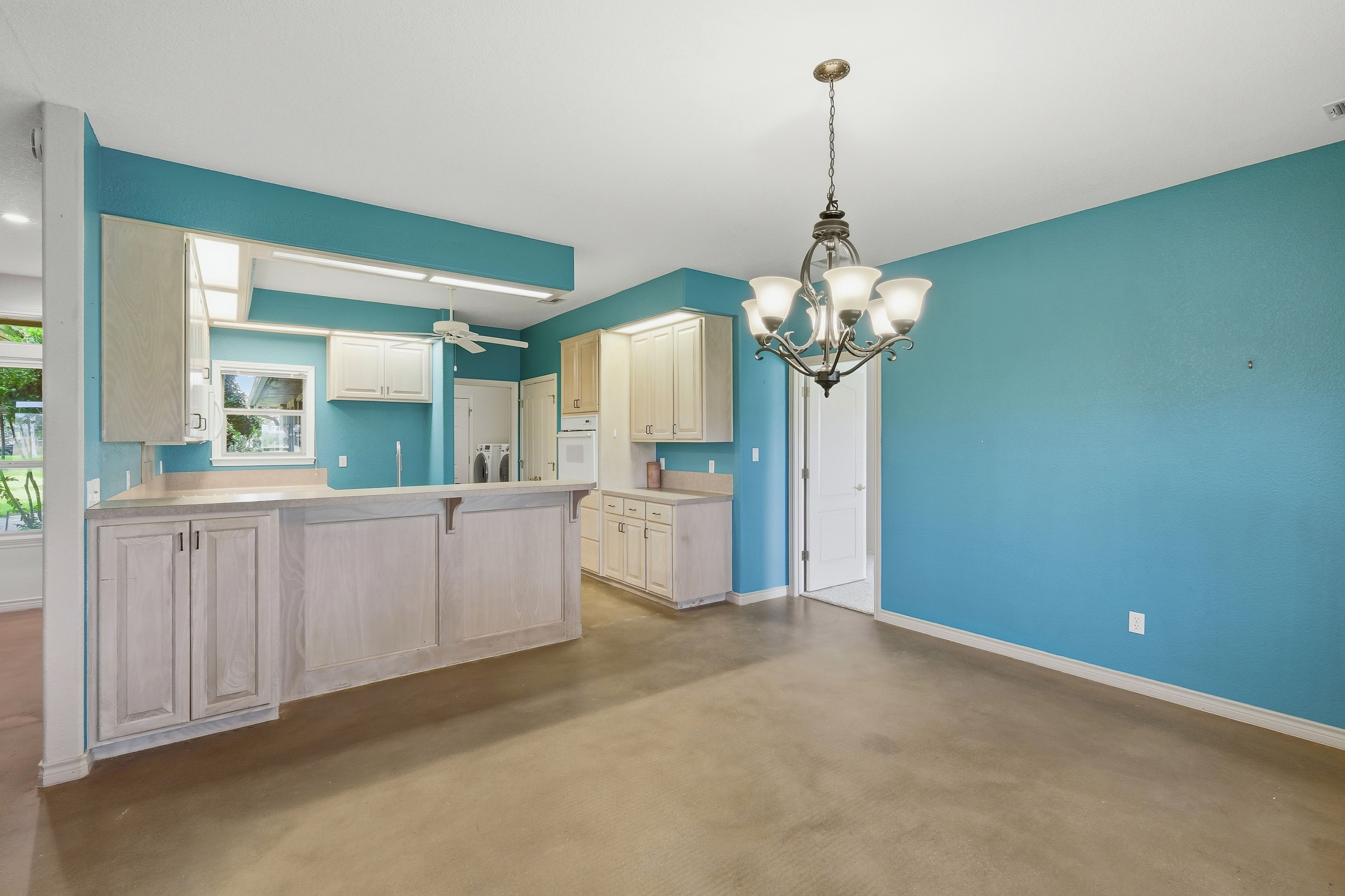  Gated Golf & Lake Community Home in Meadowlakes  Backs to Ranch - 物件實景