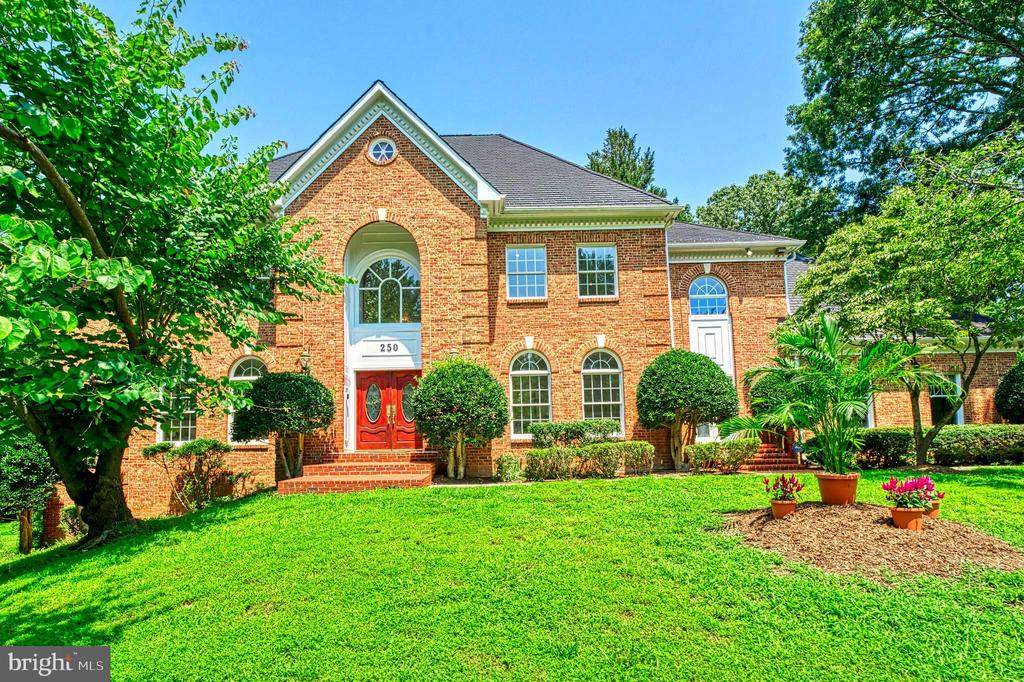 Great Falls, Virginia, 22066, United States, 5 Bedrooms Bedrooms, ,5 BathroomsBathrooms,Residential,For Sale,1900616