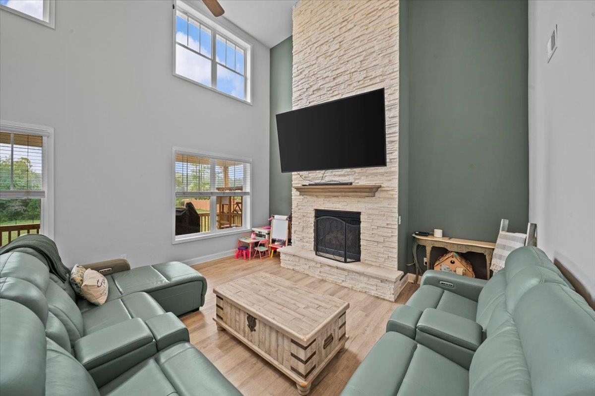 Campobello, South Carolina, 29322, United States, 5 Bedrooms Bedrooms, ,4 BathroomsBathrooms,Residential,For Sale,1978030