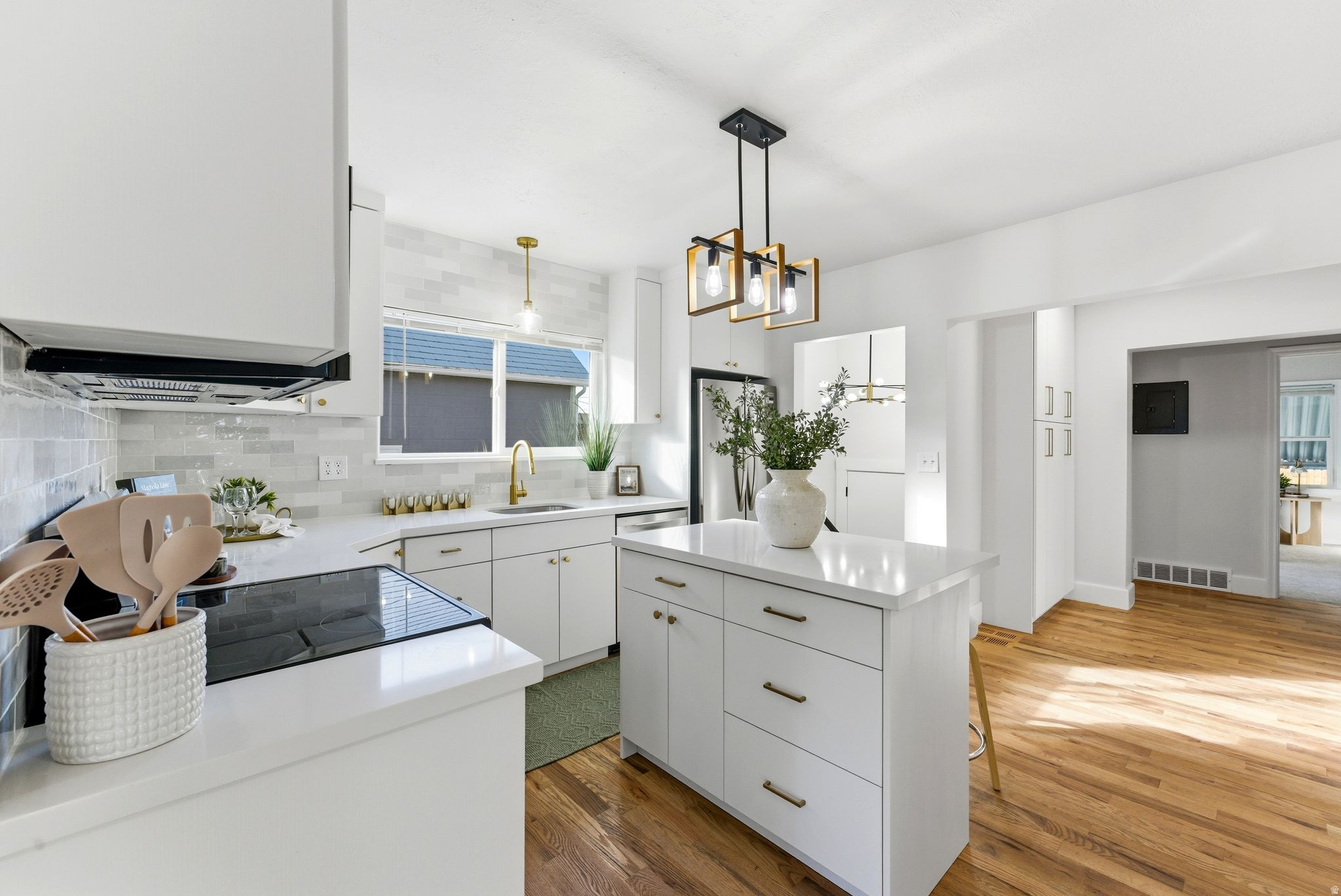 South Salt Lake, Utah, 84115, United States, 3 Bedrooms Bedrooms, ,2 BathroomsBathrooms,Residential,For Sale,2003272