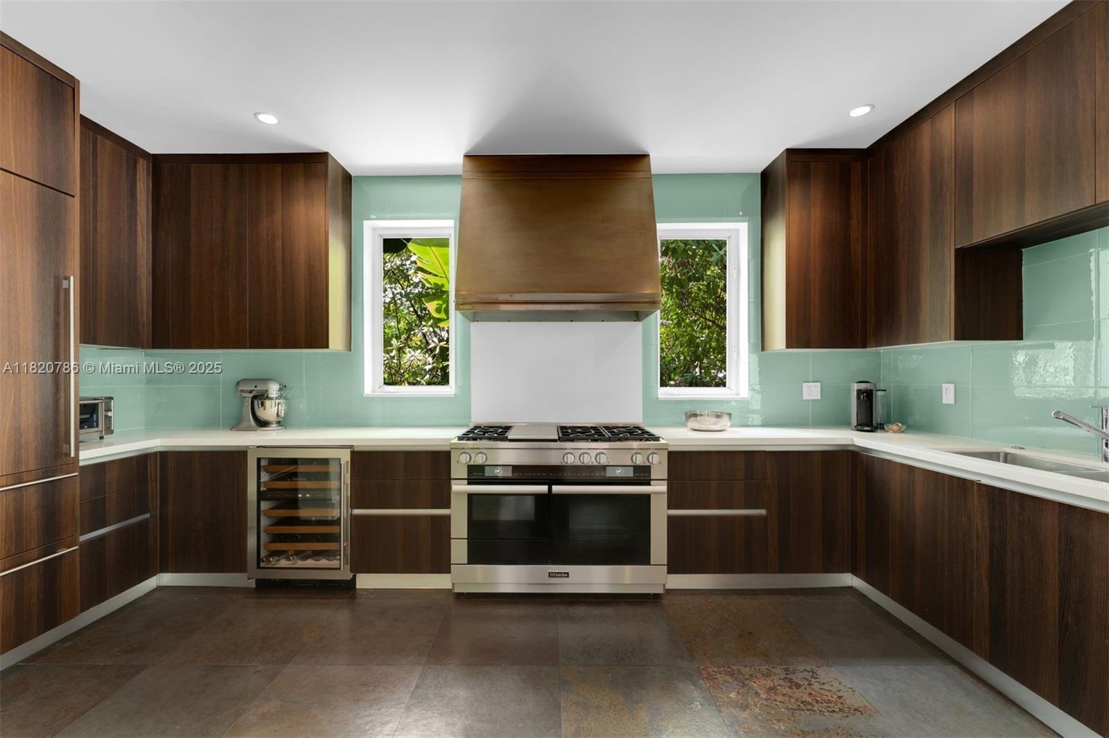 Miami Beach, Florida, 33140, United States, 3 Bedrooms Bedrooms, ,4 BathroomsBathrooms,Residential,For Sale,1858063