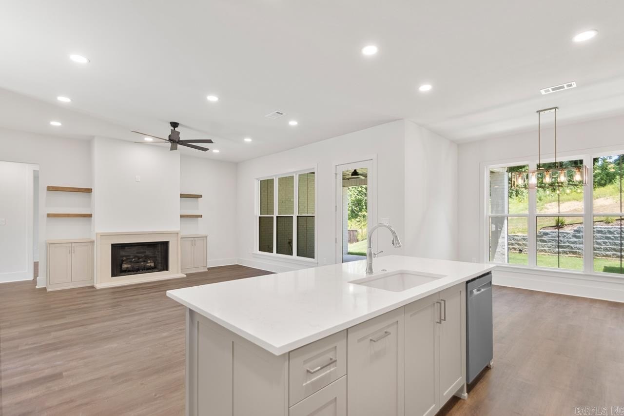 Benton, Arkansas, 72019, United States, 5 Bedrooms Bedrooms, ,4 BathroomsBathrooms,Residential,For Sale,1982285