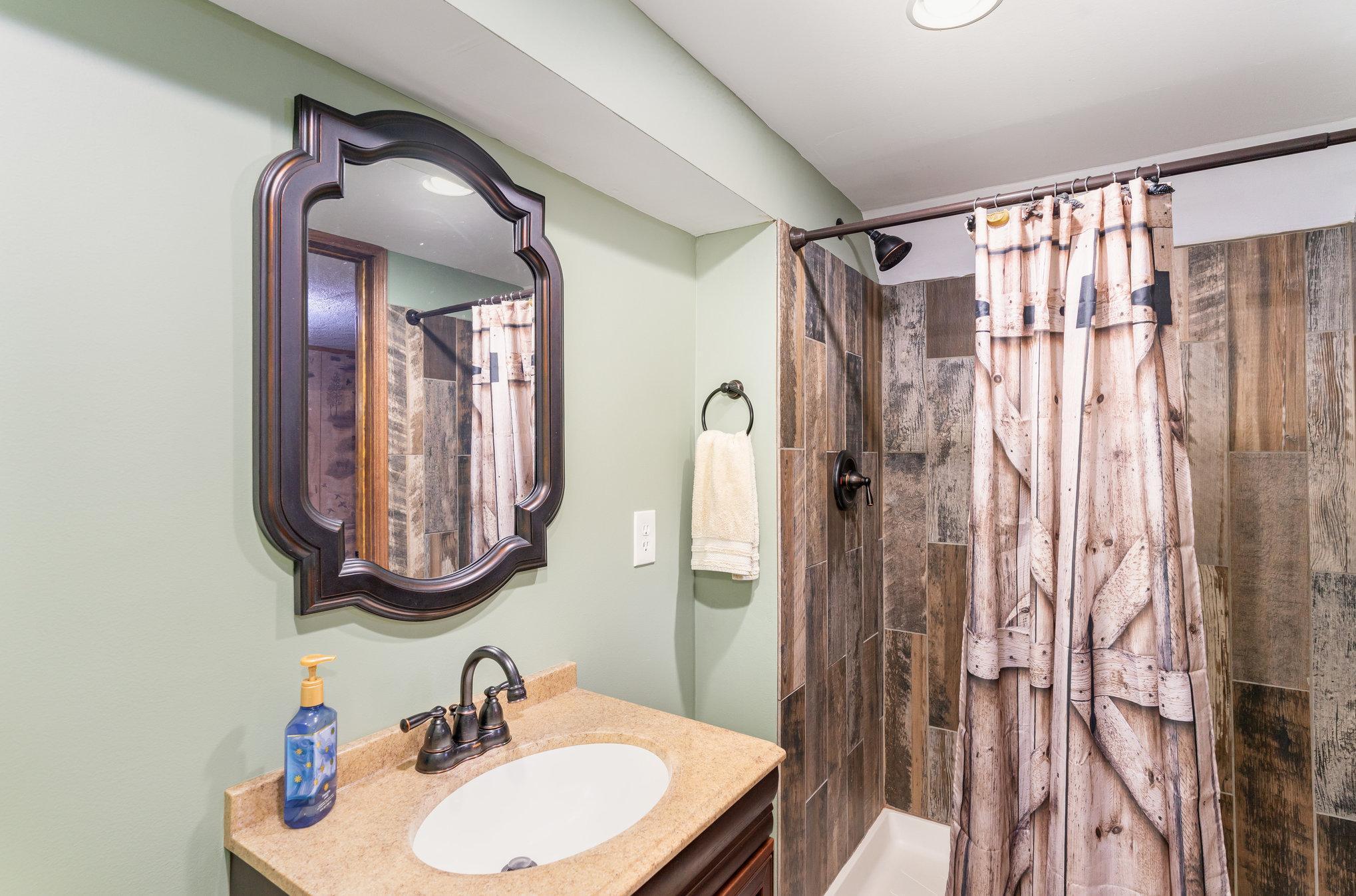 Lakeville, Minnesota, 55044, United States, 5 Bedrooms Bedrooms, ,1 BathroomBathrooms,Residential,For Sale,1989528