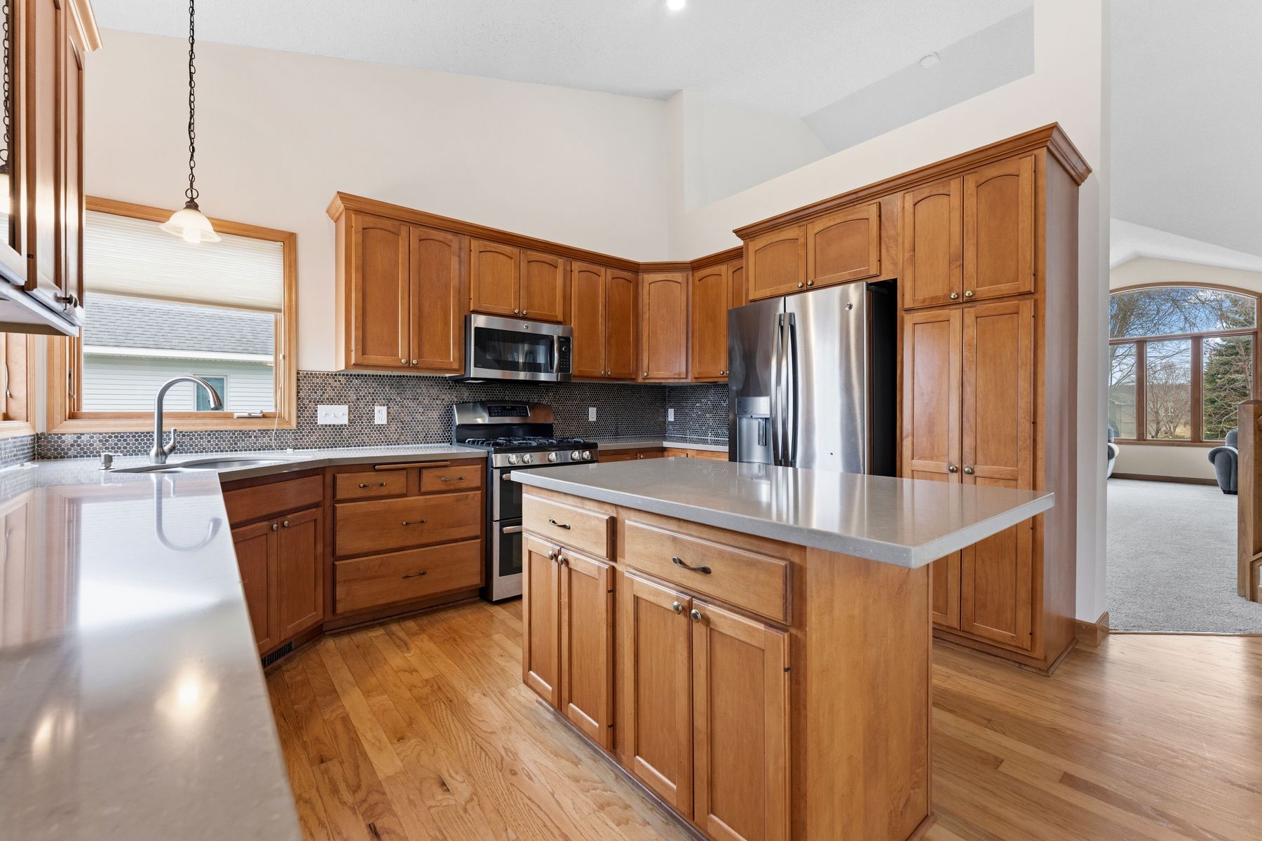  Updated Modified Two-Story on a Spacious Corner Lot - 物件實景