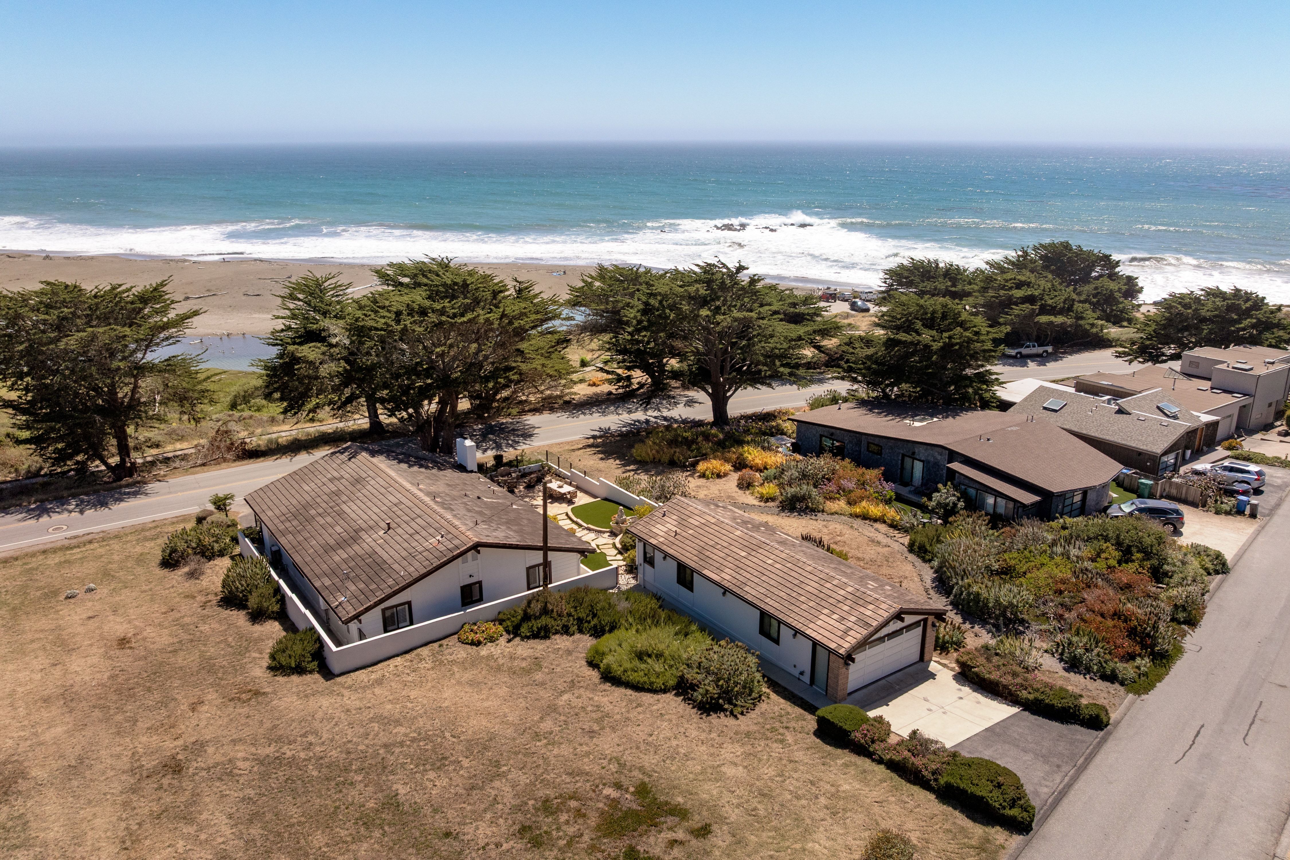  Rare Single-Level Oceanfront Retreat on World-Famous Moonstone Beach - 物件實景