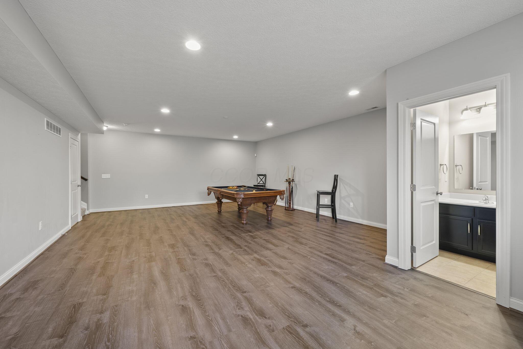 Powell, Ohio, 43065, United States, 5 Bedrooms Bedrooms, ,5 BathroomsBathrooms,Residential,For Sale,1988967