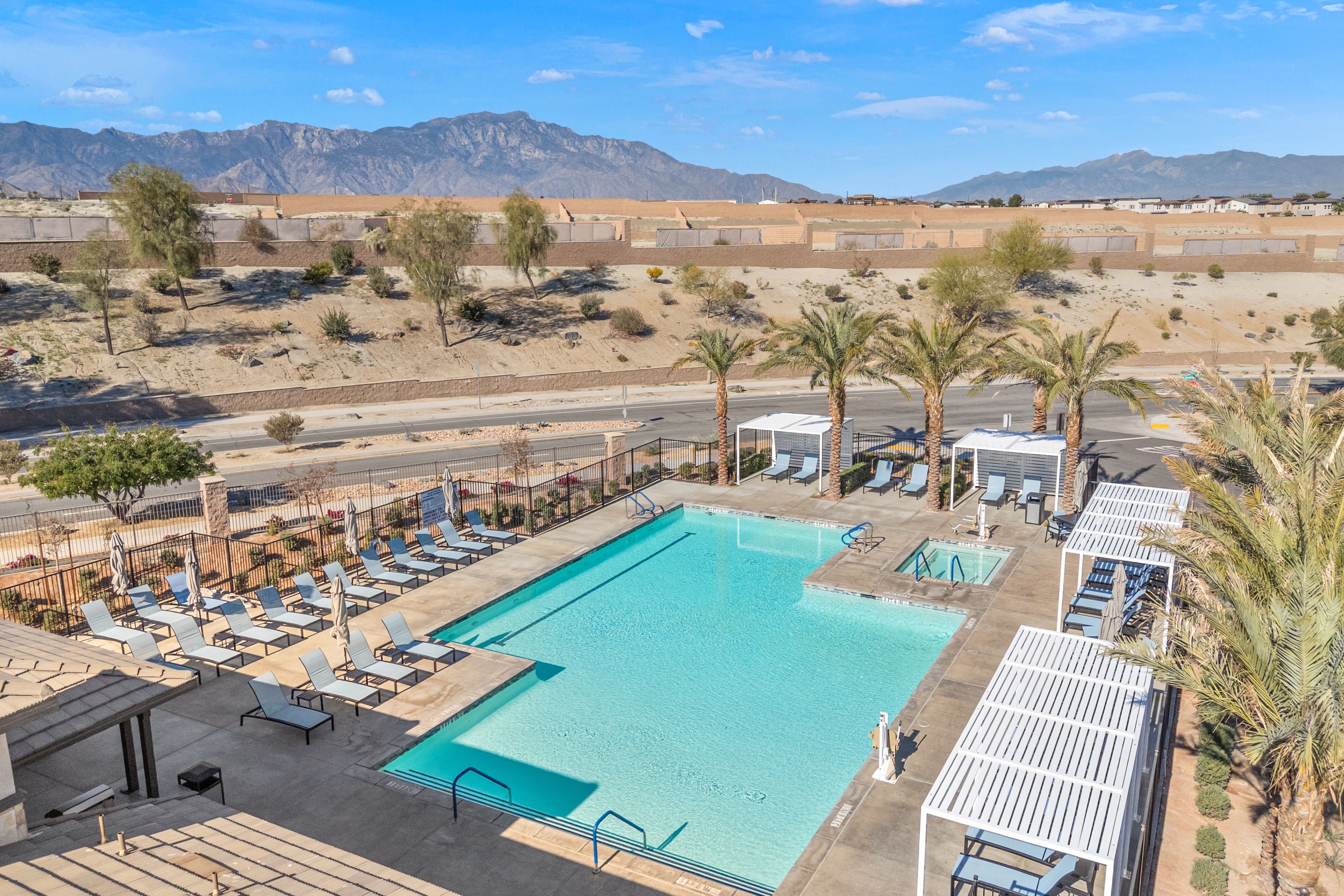  Desert Dream Home with Owned Solar & low HOA - 物件實景