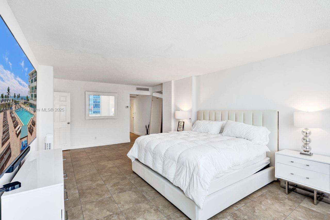 Miami Beach, Florida, 33140, United States, 2 Bedrooms Bedrooms, ,2 BathroomsBathrooms,Residential,For Sale,1907314