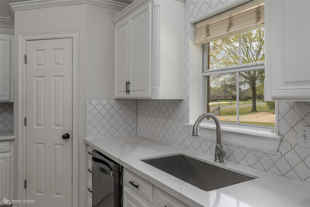 Bossier City, Louisiana, 71111, United States, 5 Bedrooms Bedrooms, ,4 BathroomsBathrooms,Residential,For Sale,1752674