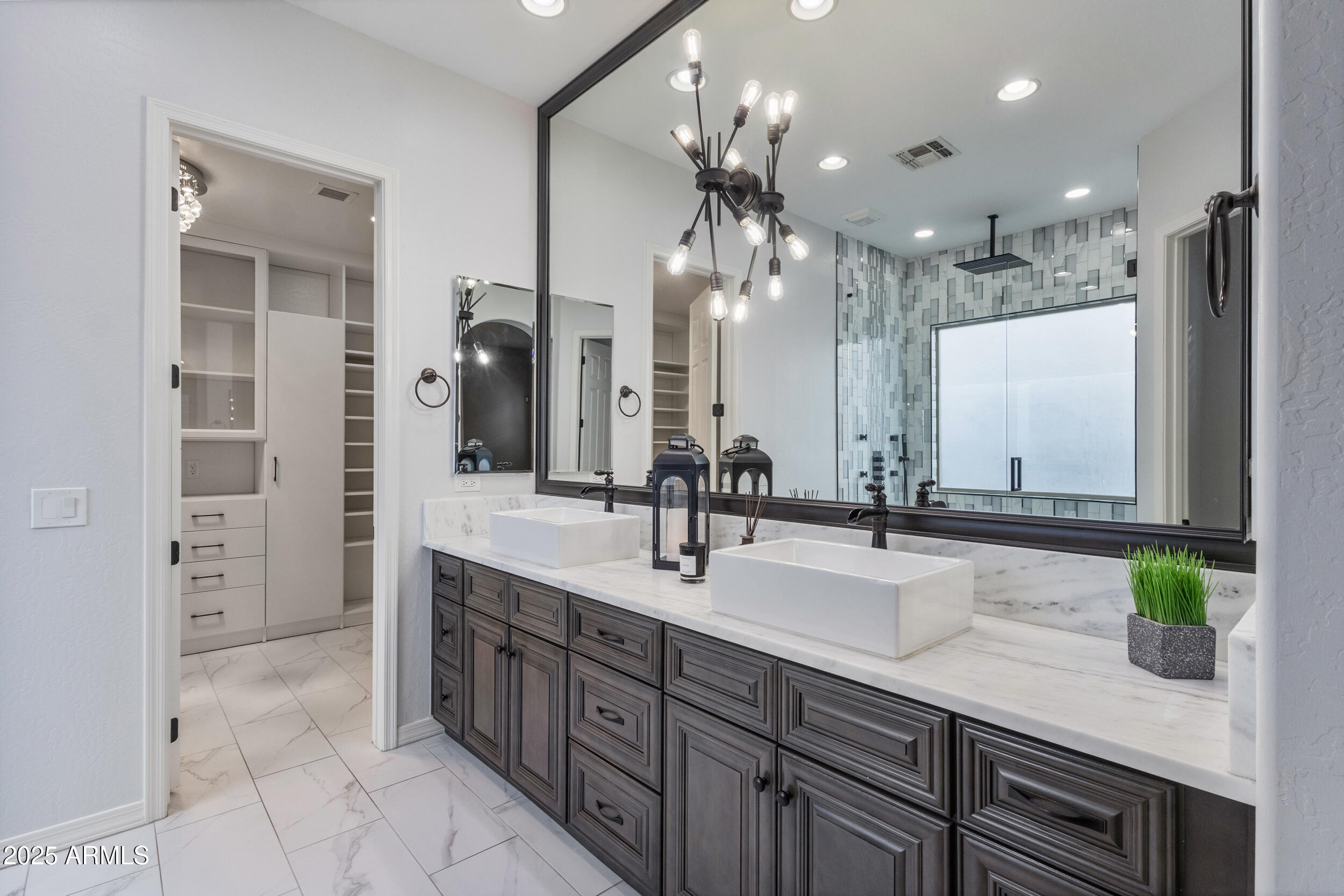 Phoenix, Arizona, 85050, United States, 5 Bedrooms Bedrooms, ,Residential,For Sale,1949706